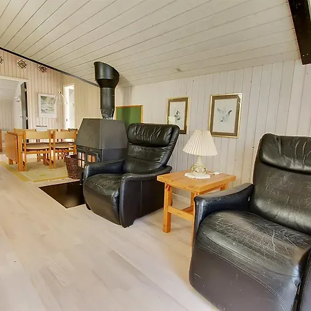 Дом отдыха Three-bedroom Holiday In