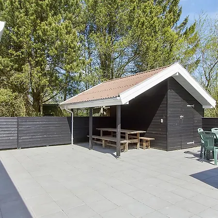 Three-bedroom Holiday In Дом отдыха