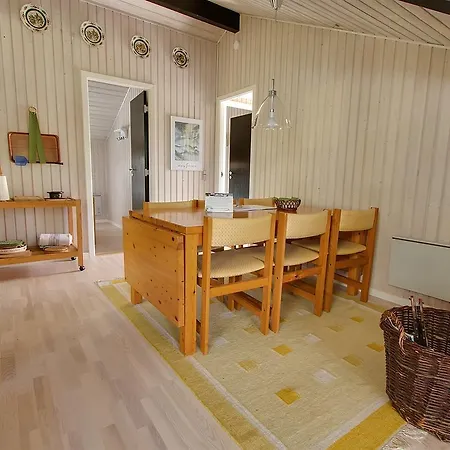 Three-bedroom Holiday In Дом отдыха *