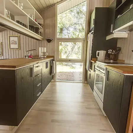 Three-bedroom Holiday In * Халс